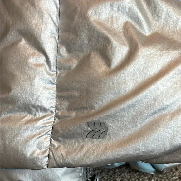 Silver Puffer Vest girls size xl(14) - Picture 6 of 6